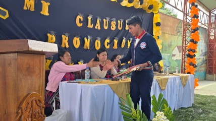 🌟 Feest in het Liceo Nuevo Horizonte! Tijd voor “clausura’s” en diploma’s 🎓